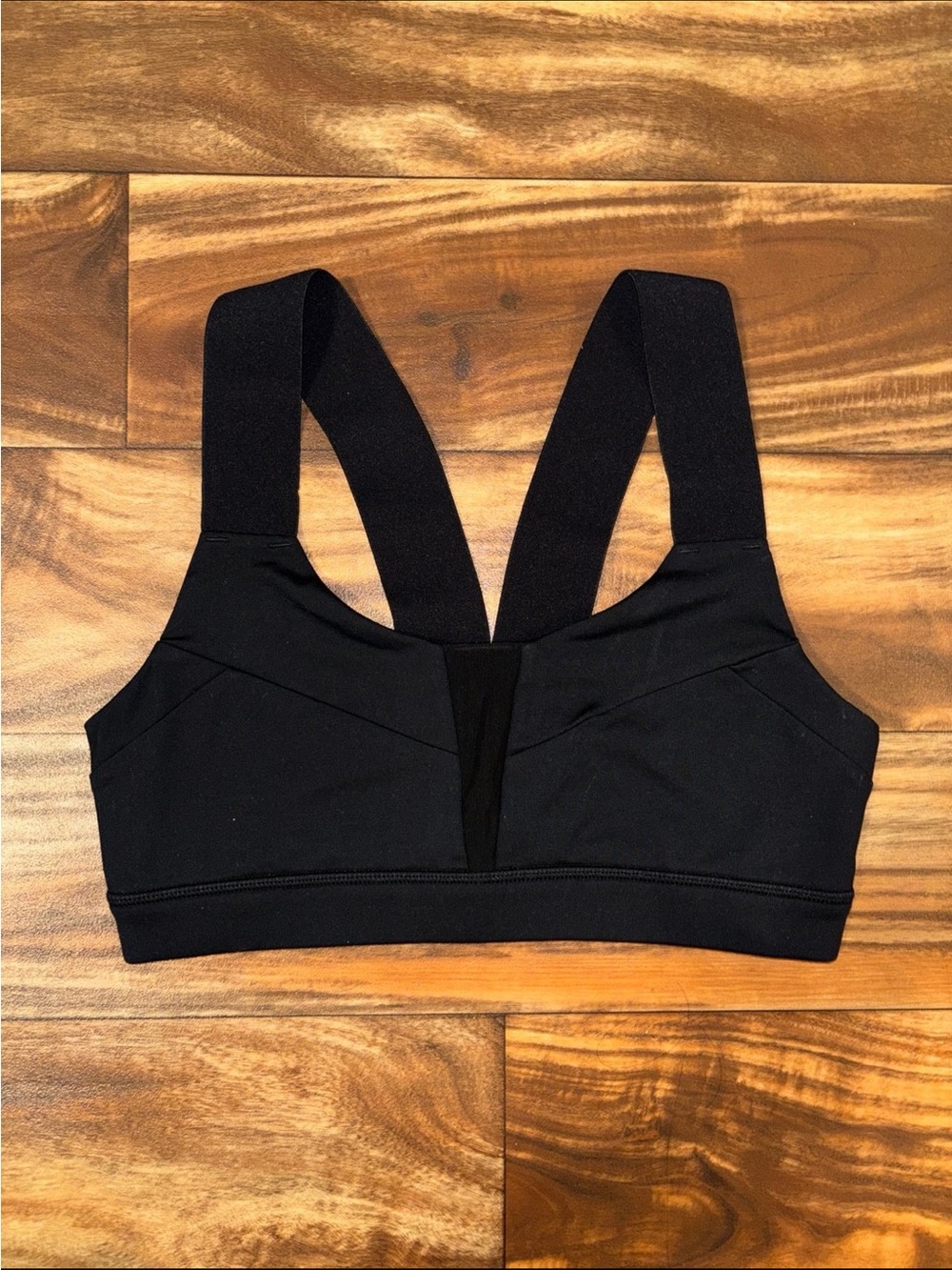 ALO Yoga Black V‑Strap Support Sports Bra